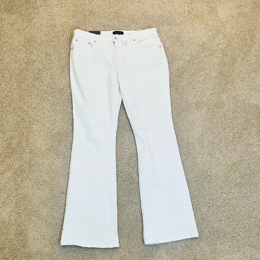 NWT Banana Republic Women's white vintage stretch, bootcut Jean, size 32/14.